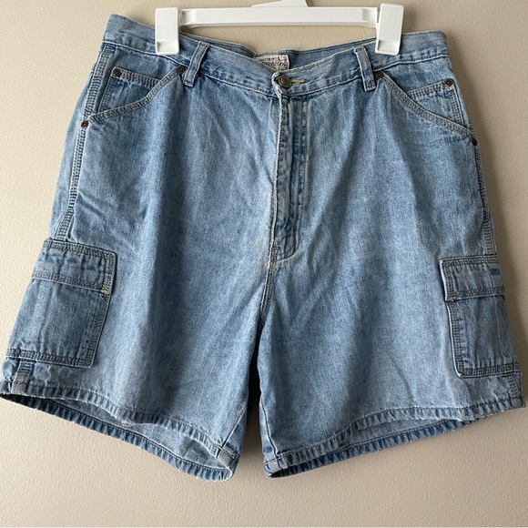 St. John's Bay Pants - St. John's Bay Lightwash Denim 100% Cotton Vintage Cargo Shorts Women’s Size 14